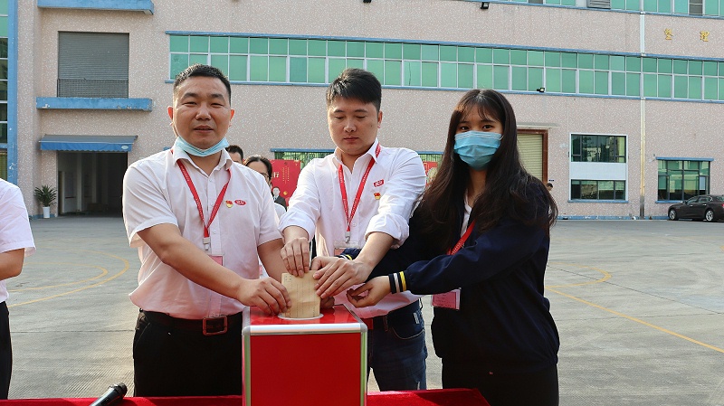 “我为嘉人献爱心活动”J9九游会AG真人官网为困难嘉人举行爱心募捐活动 (5)