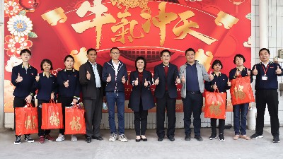 心系职工送温暖，新春慰问暖人心