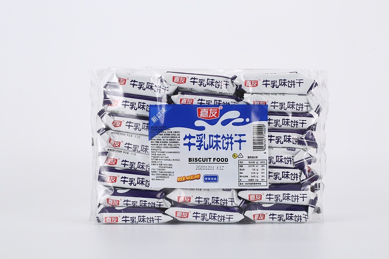 酥到掉渣的嘉友牛乳饼，嚼出鲜醇的牛奶味