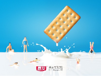 酥到掉渣的嘉友牛乳饼，嚼出鲜醇的牛奶味