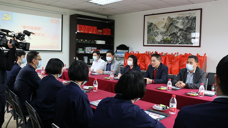 心系职工送温暖，新春慰问暖人心
